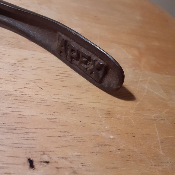 AD706 Apex vintage hole punch. - Picture 6 of 6